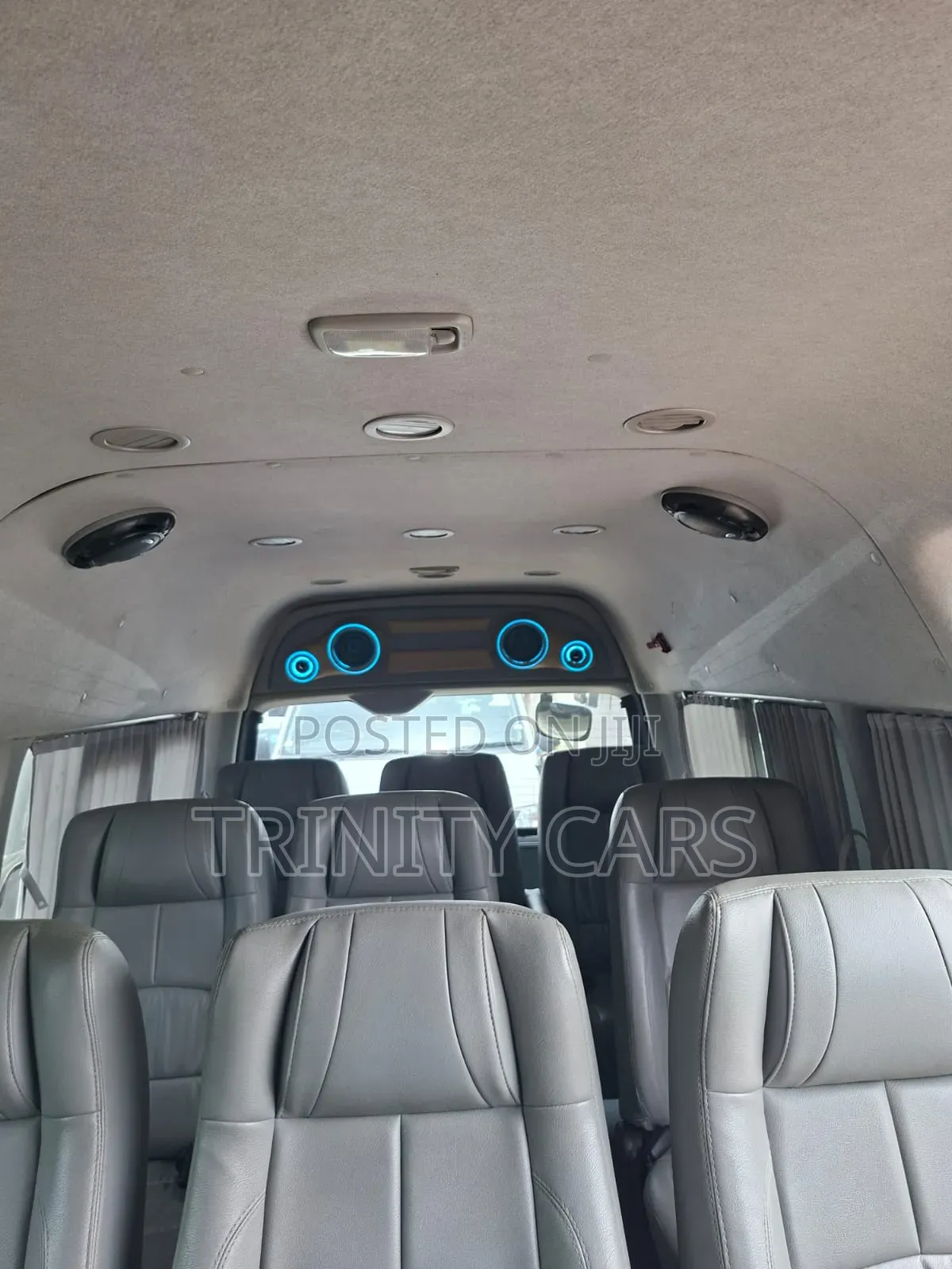 Toyota HiAce 2019 White
