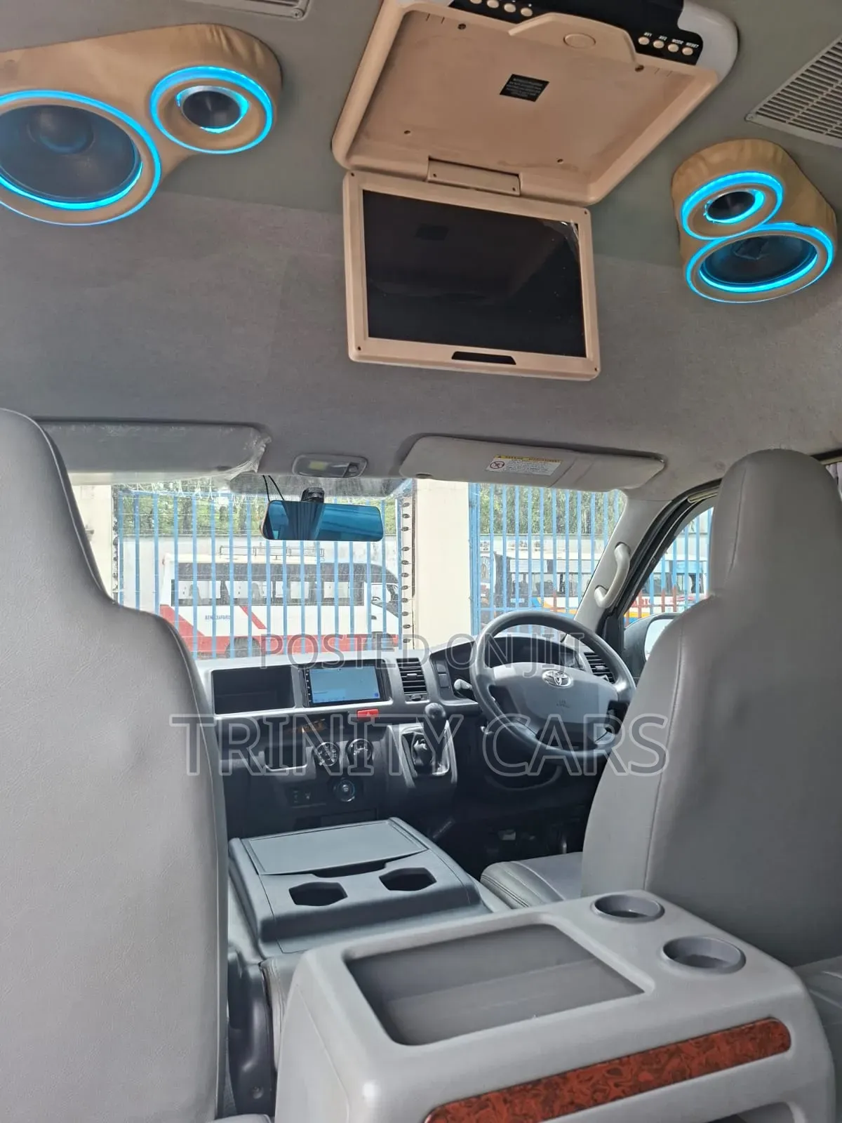 Toyota HiAce 2019 White