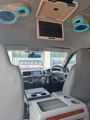 Toyota HiAce 2019 White