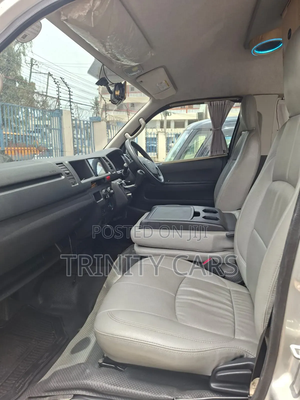 Toyota HiAce 2019 White