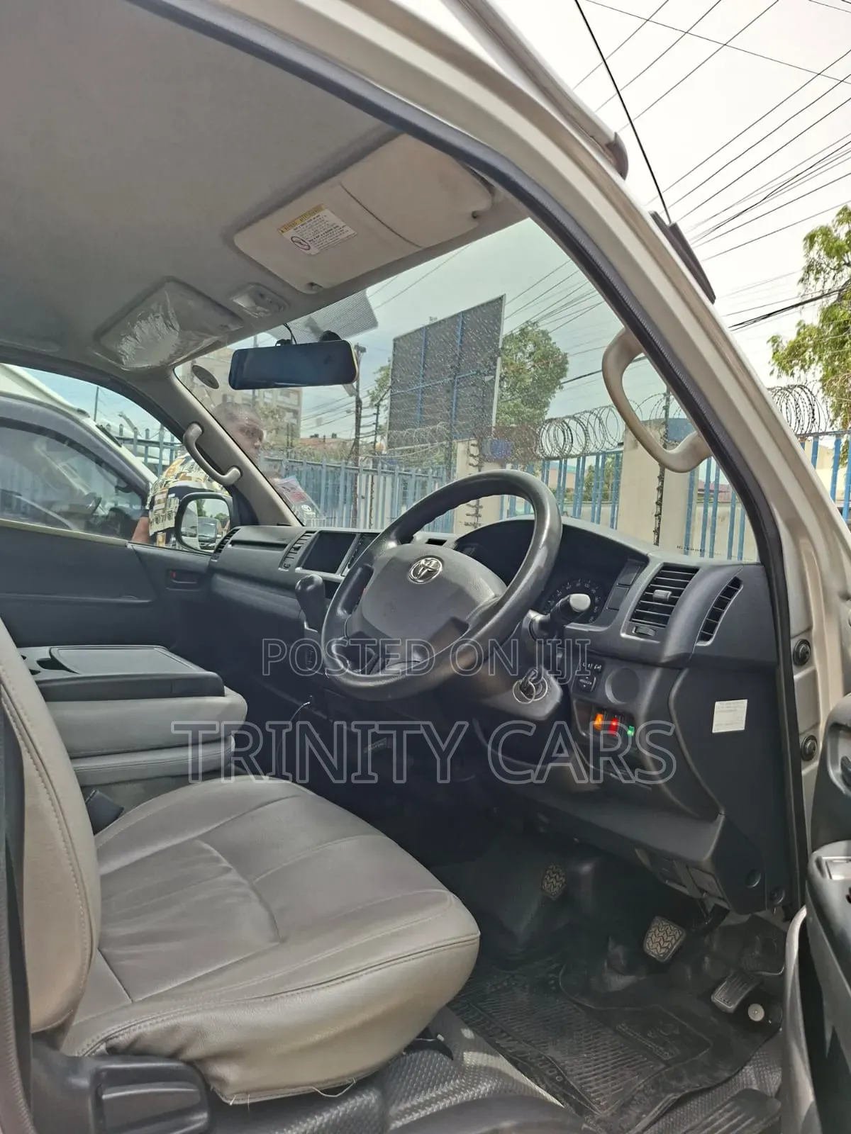Toyota HiAce 2019 White