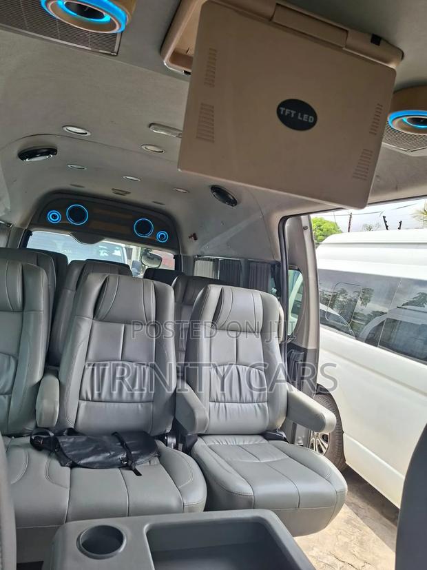 Toyota HiAce 2019 White - thumbnail 8