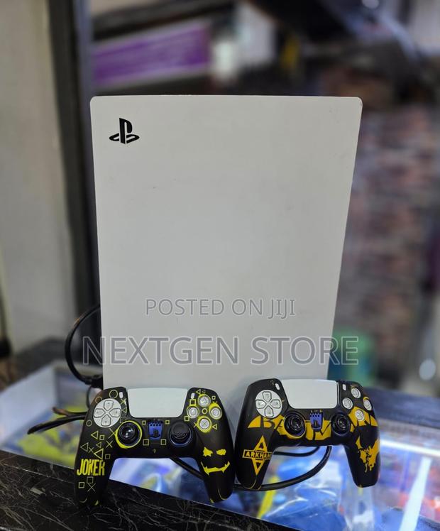 Ps5 Standard 825gb With 2 Controllers At - main view