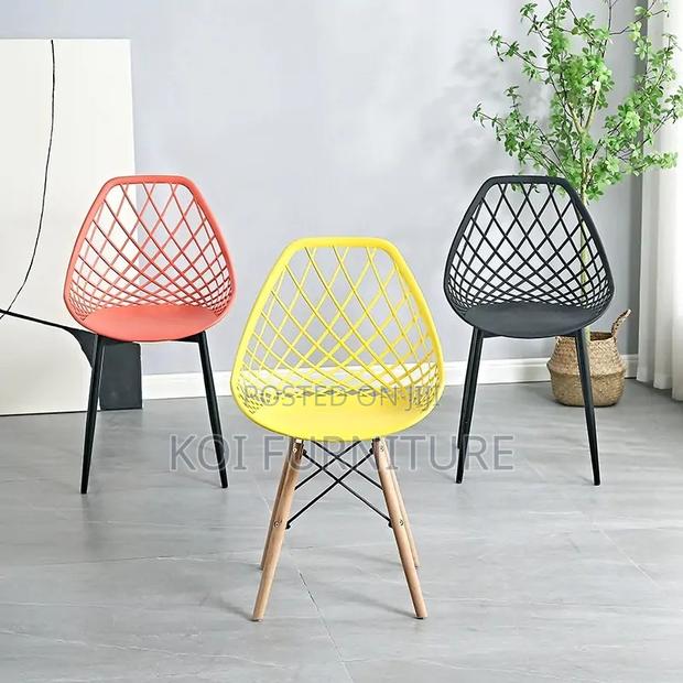 Dining Chairs; Eames Plastic Dining Chair - thumbnail 5