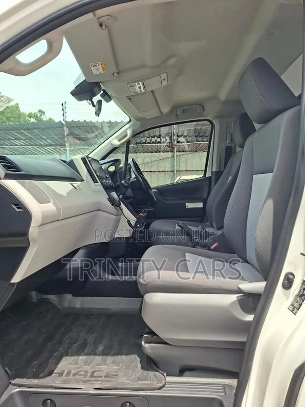 Toyota HiAce 2021 White - thumbnail 4