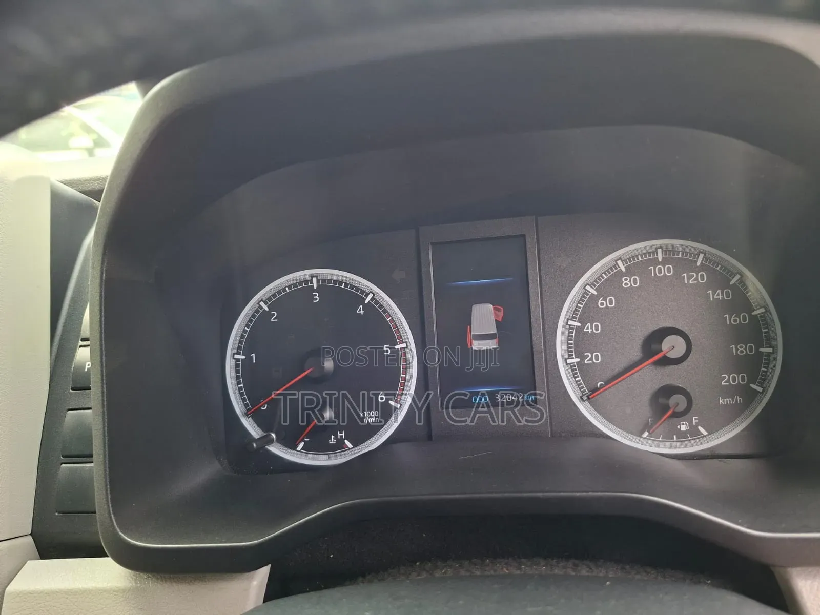 Toyota HiAce 2021 White