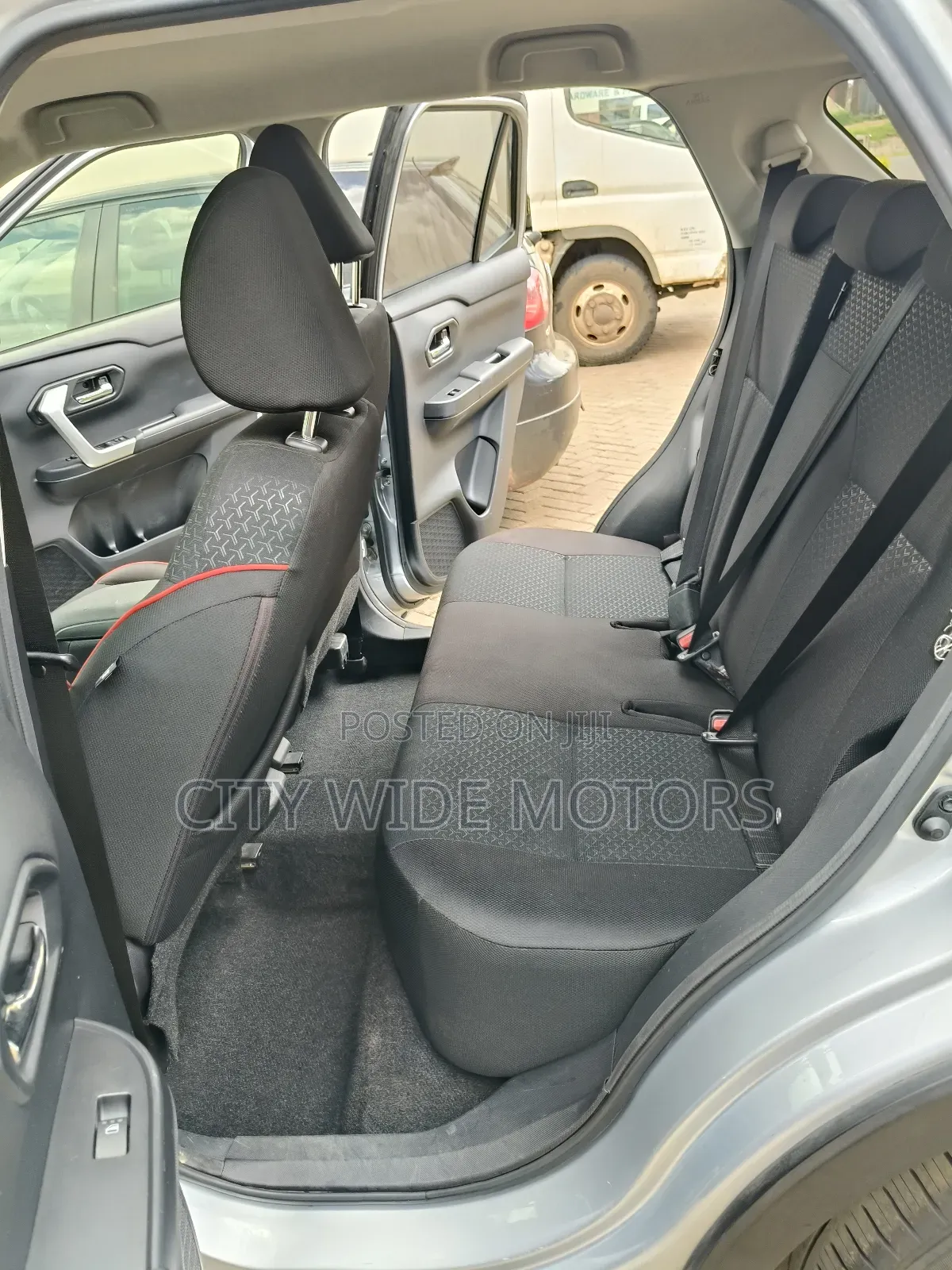 Toyota Raize 1.0 AWD 2019 Silver