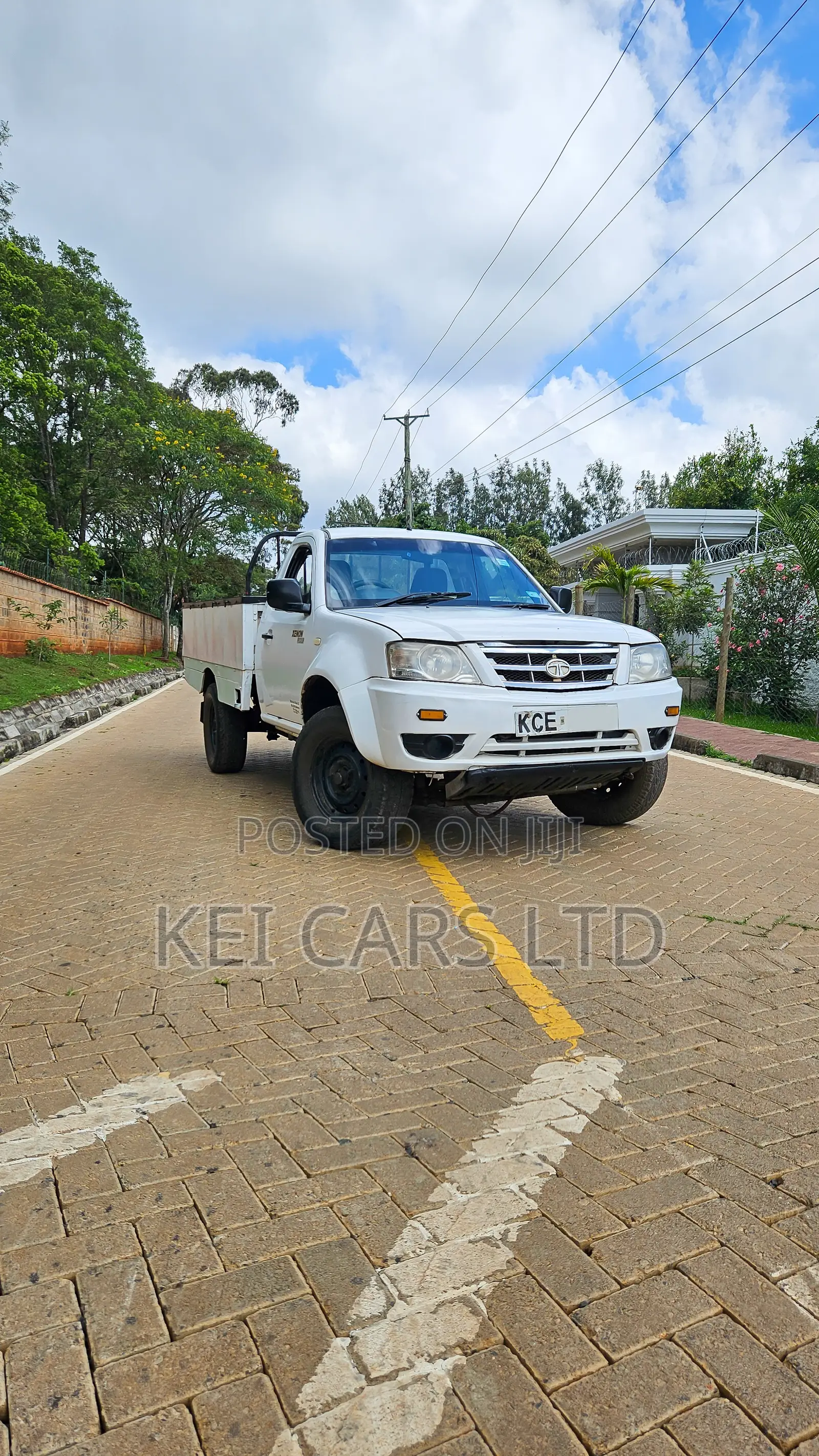 Tata Xenon 2015 White