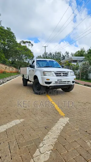 Tata Xenon 2015 White