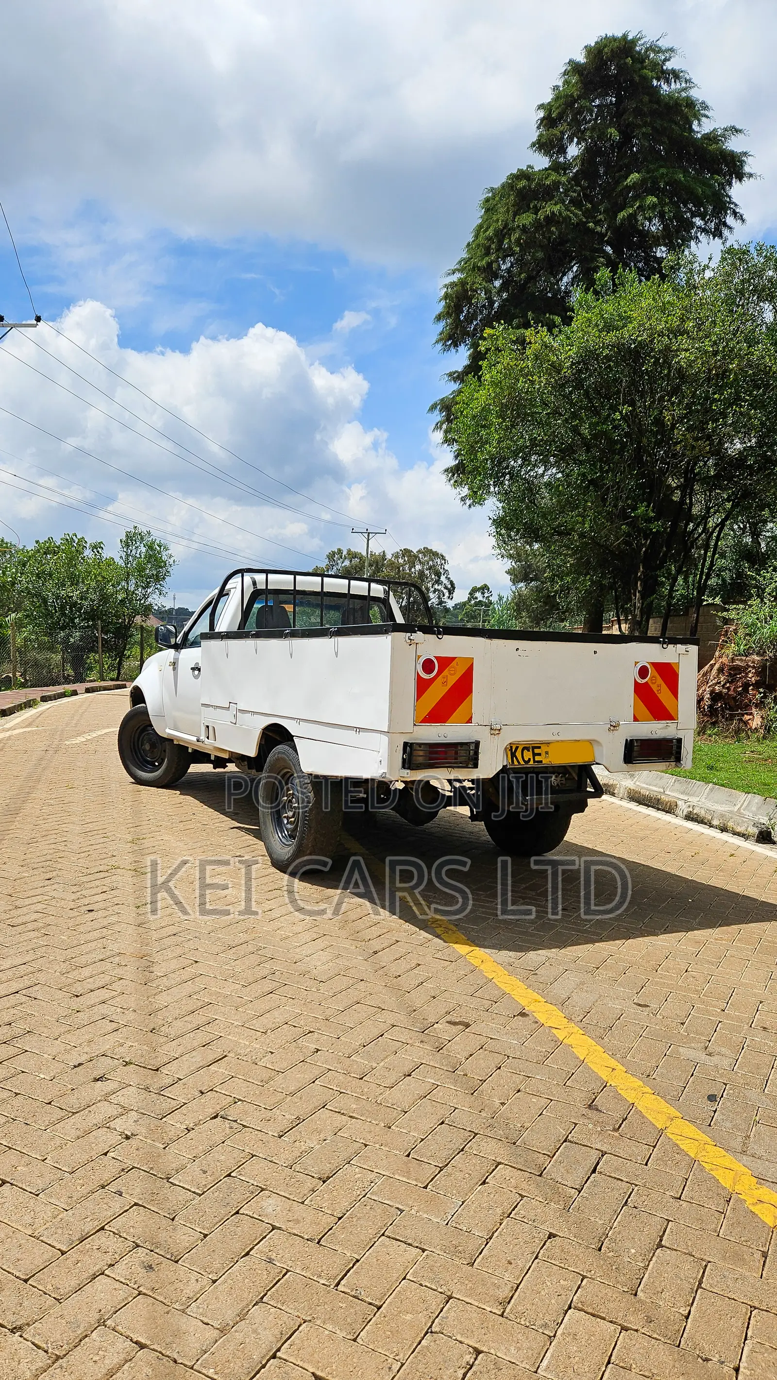 Tata Xenon 2015 White