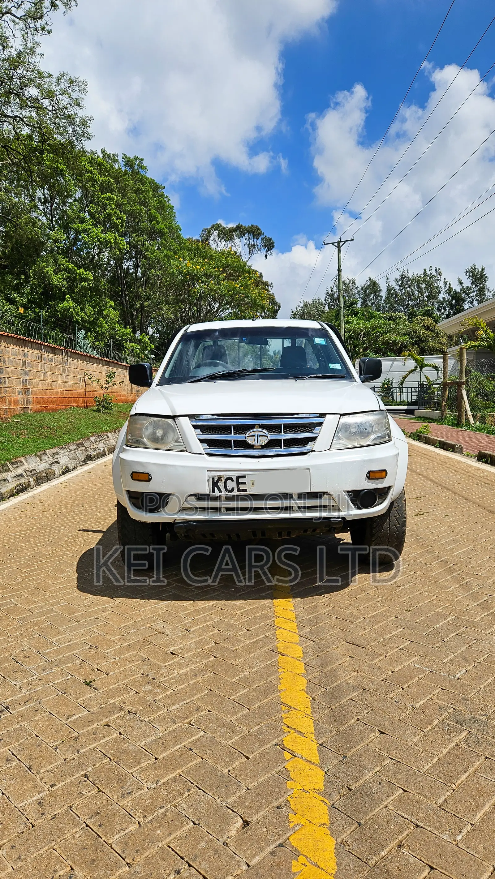 Tata Xenon 2015 White