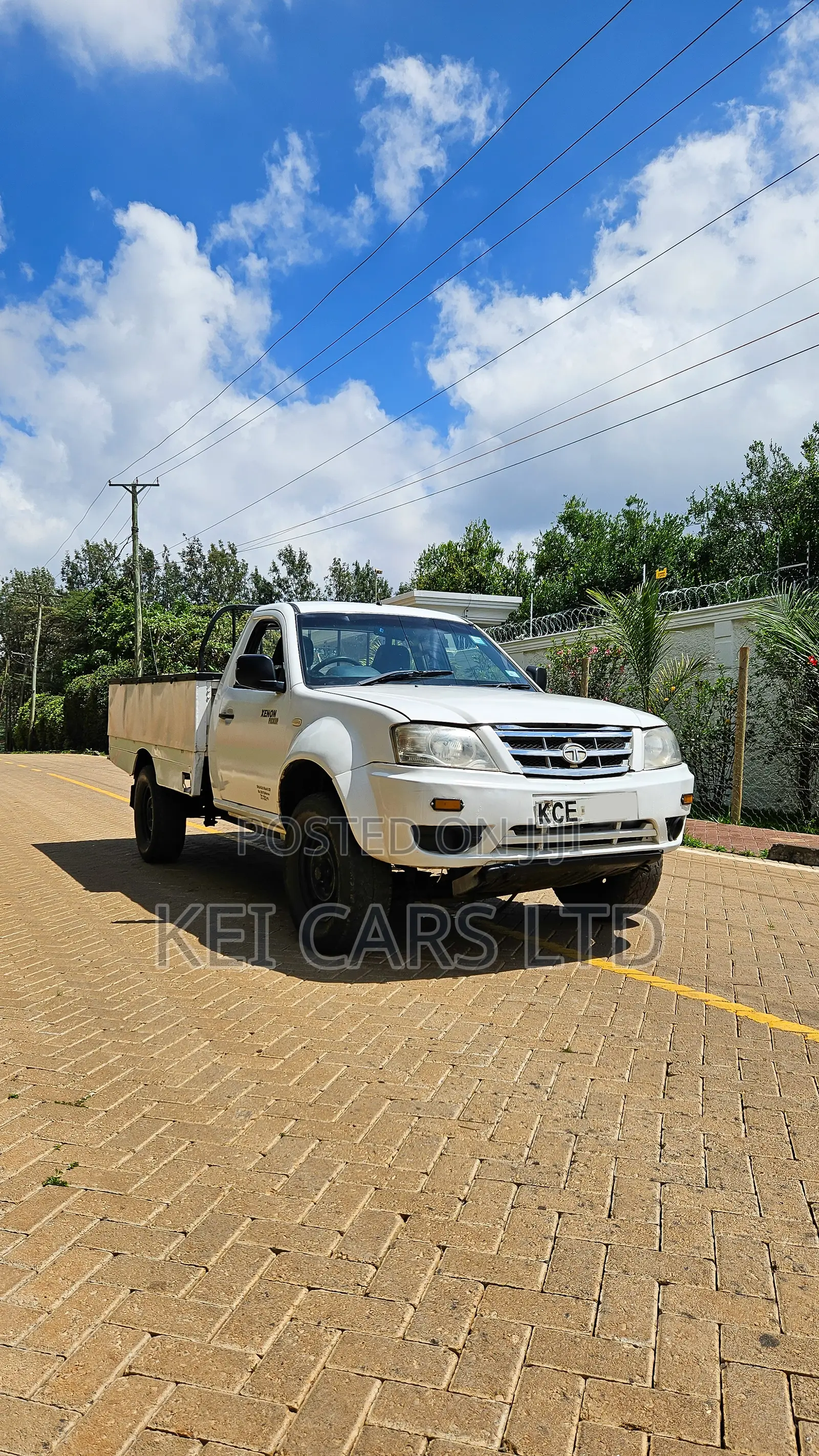 Tata Xenon 2015 White