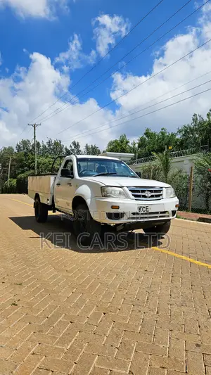 Tata Xenon 2015 White