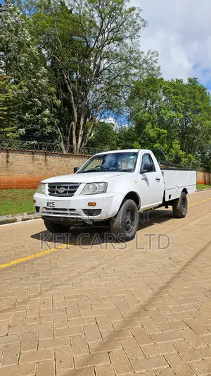 Tata Xenon 2015 White