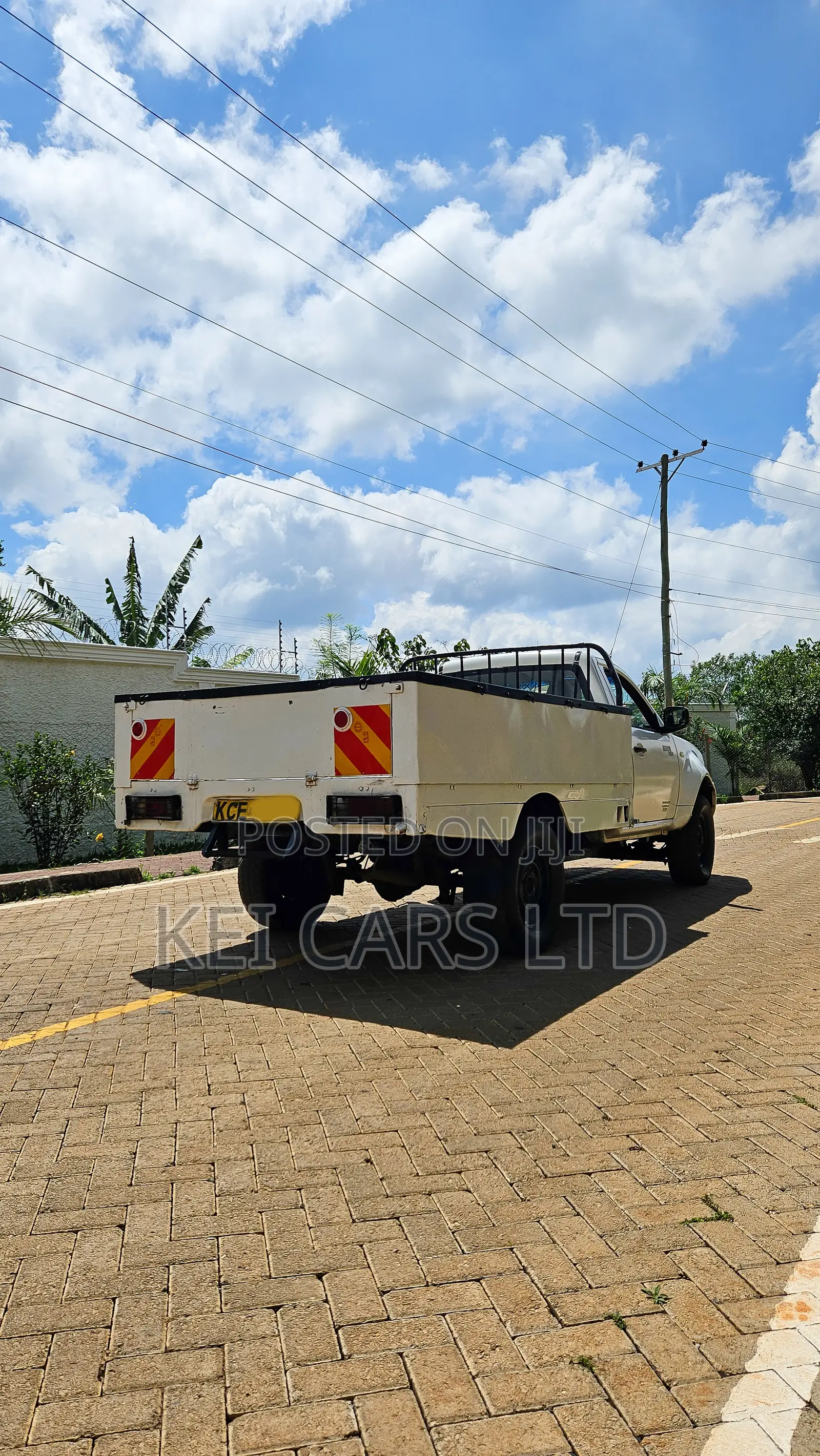 Tata Xenon 2015 White