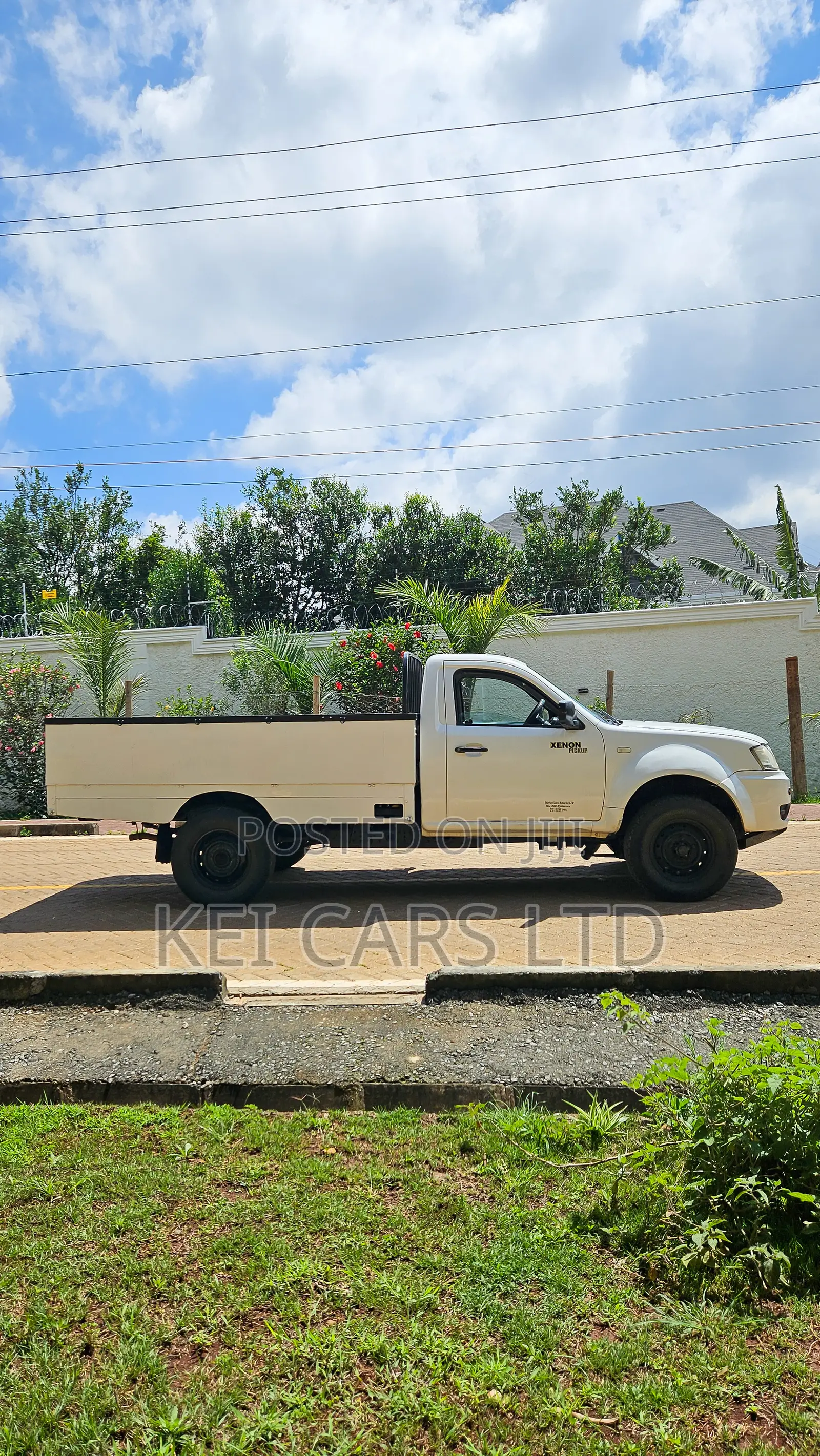 Tata Xenon 2015 White