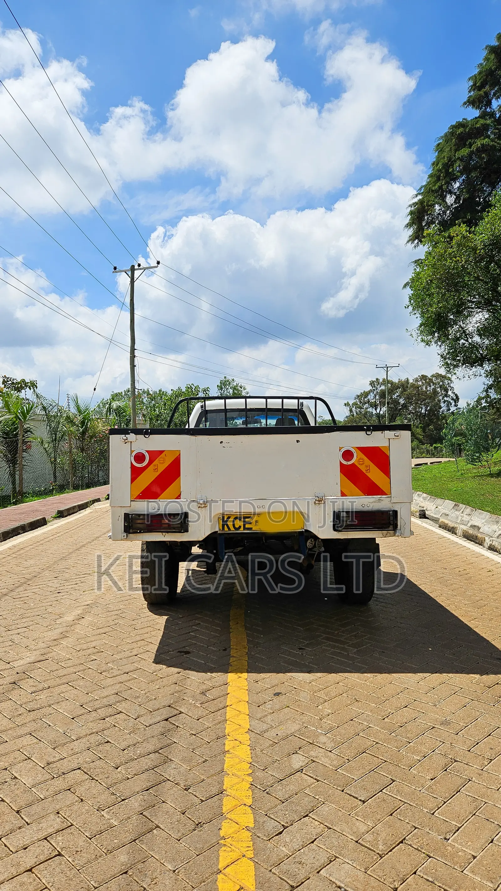 Tata Xenon 2015 White