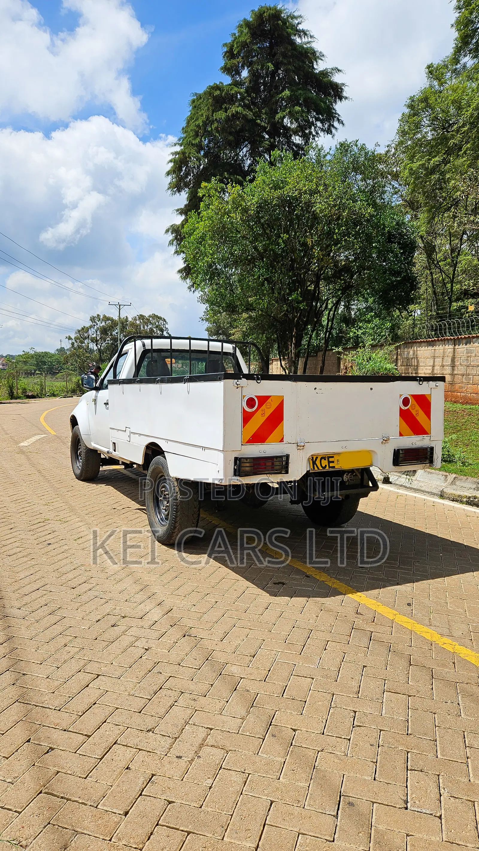 Tata Xenon 2015 White