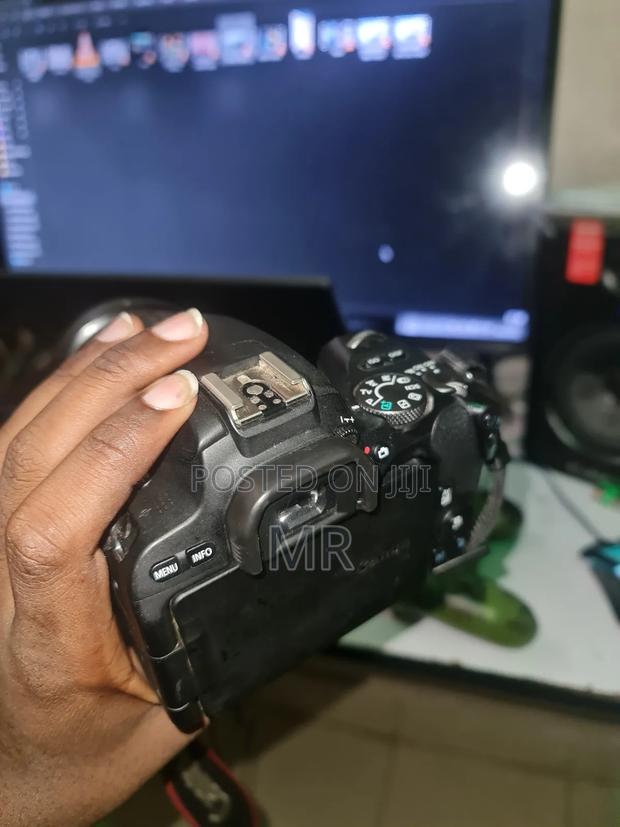 Cannon 200d With Memory Card and Charger - thumbnail 5