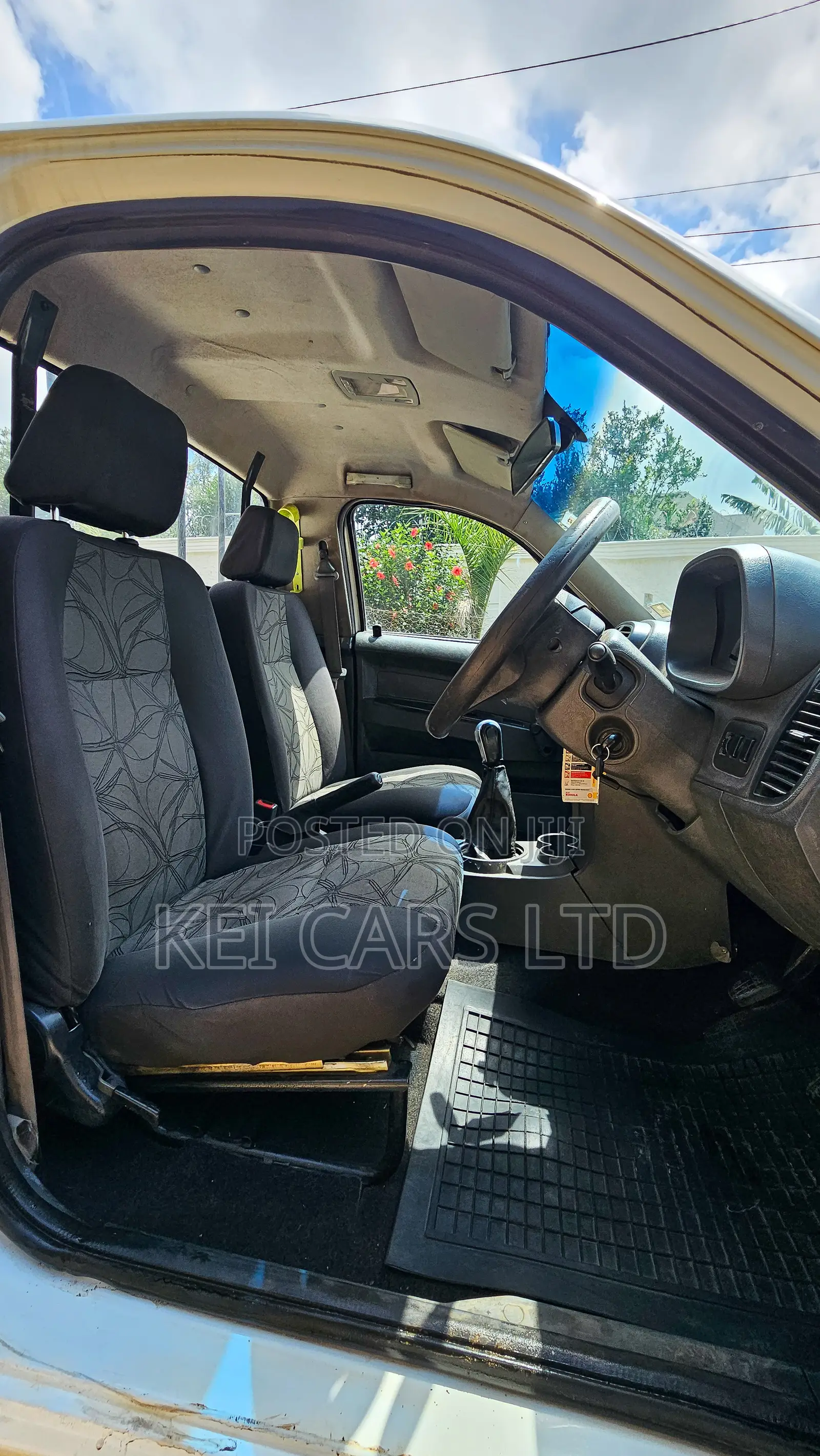 Tata Xenon 2015 White