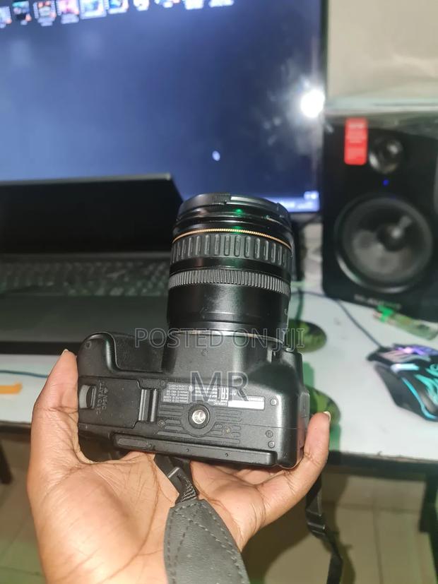 Cannon 200d With Memory Card and Charger - thumbnail 6