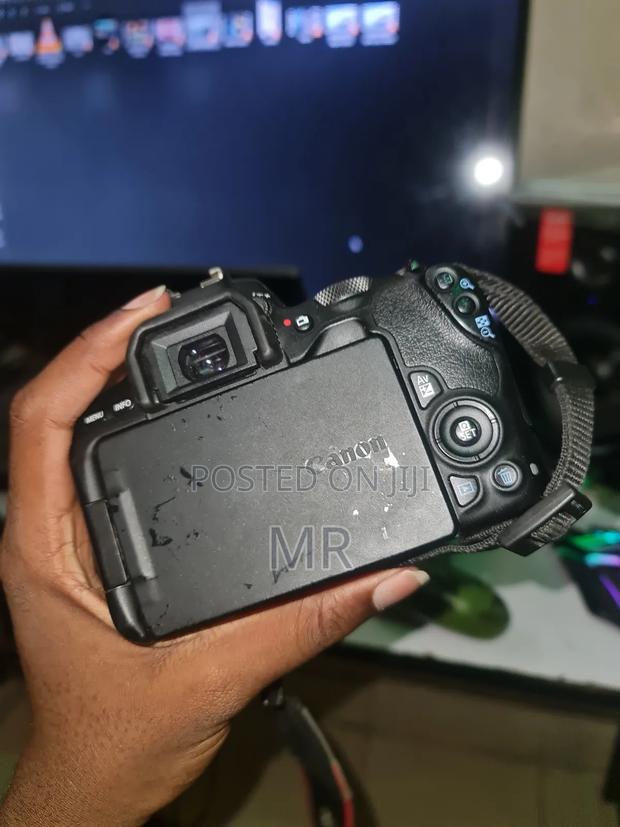 Cannon 200d With Memory Card and Charger - thumbnail 7