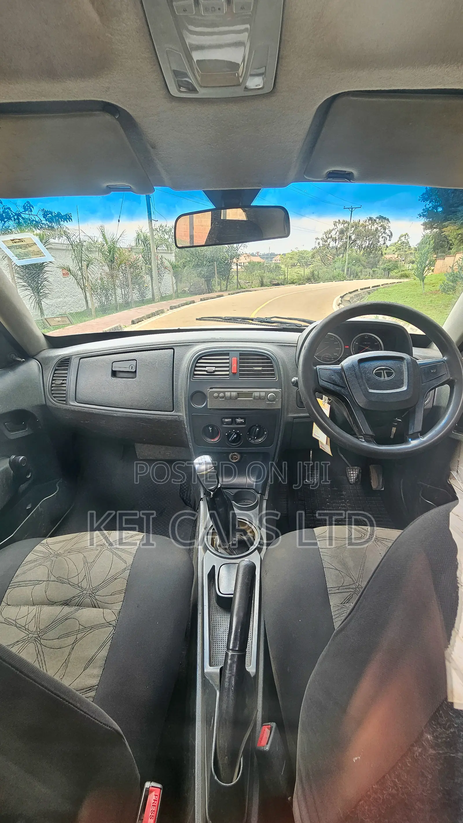 Tata Xenon 2015 White
