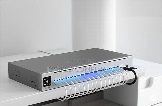 Usw-Pro-Max-16-Poe a 16-Port, Layer 3 Etherlighting - main view