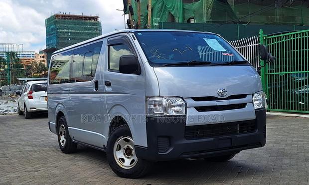 Toyota HiAce 2019 Silver - thumbnail 3