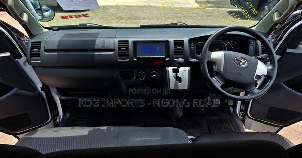 Toyota HiAce 2019 Silver - thumbnail 4
