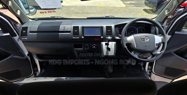 Toyota HiAce 2019 Silver - thumbnail 5