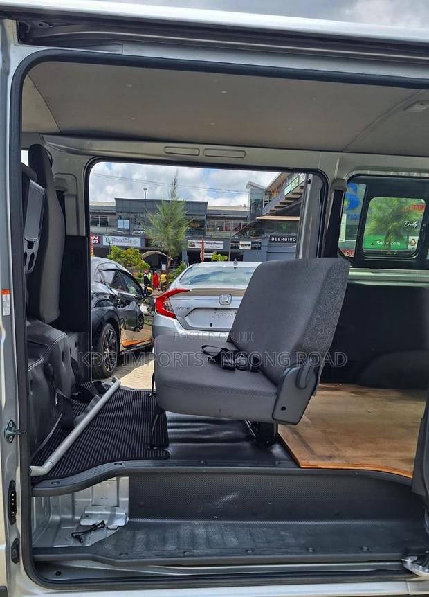 Toyota HiAce 2019 Silver - thumbnail 12