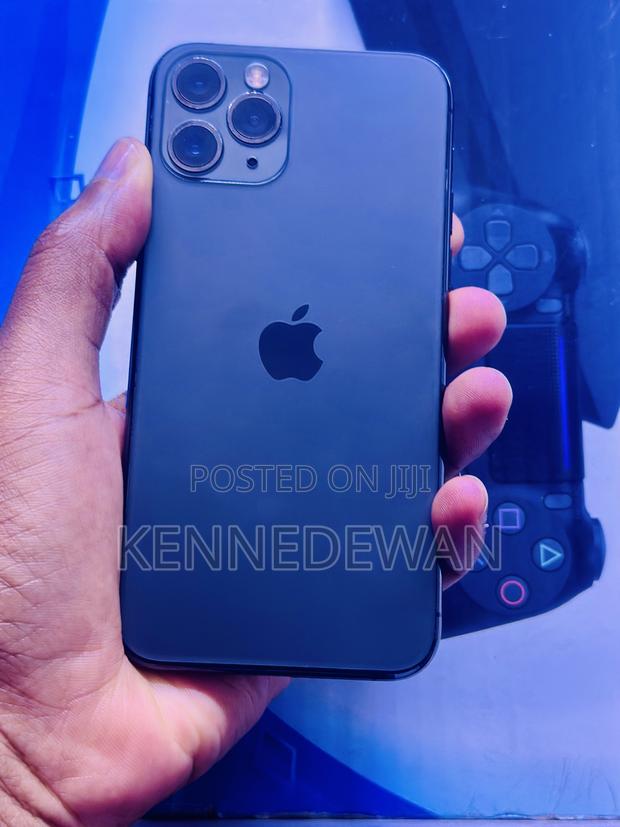 Apple iPhone 11 Pro 256 GB Gray - main view