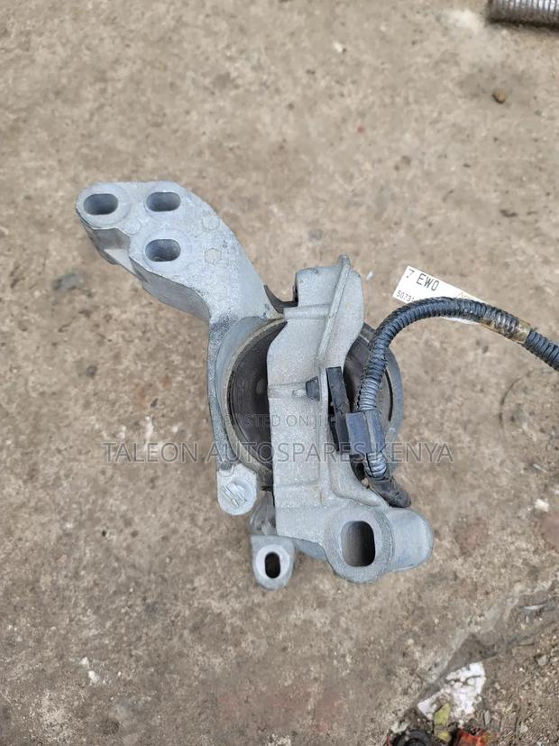 Mazda Antenna Engine Mountain - thumbnail 2