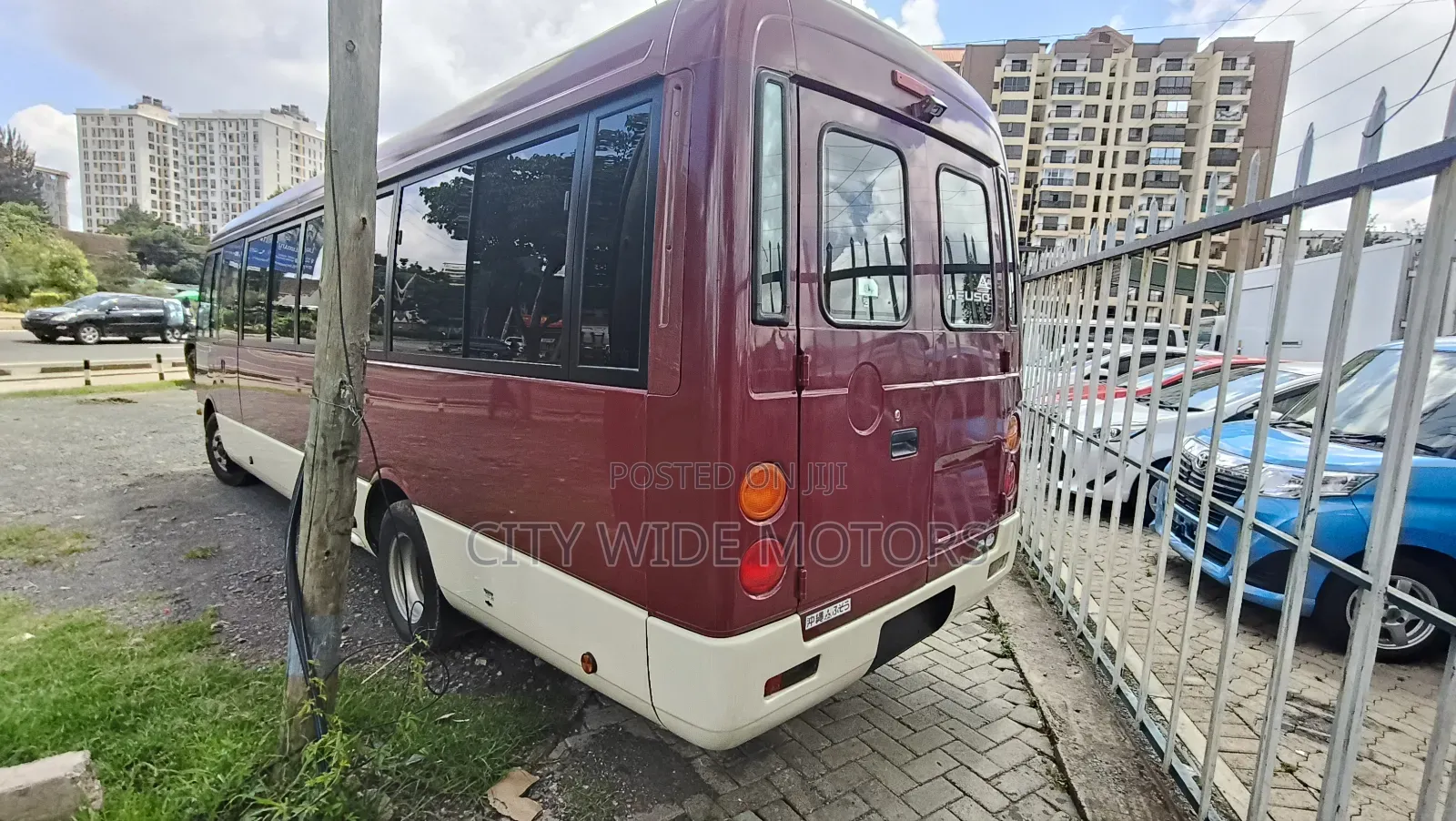 Mitsubishi Fuso Rosa 2018 Red