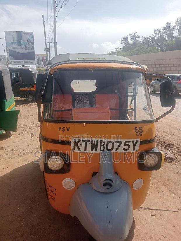 Piaggio 2019 Yellow
