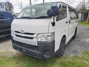 Toyota HiAce 2019 White