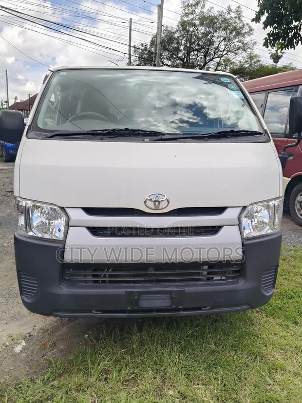 Toyota HiAce 2019 White - thumbnail 2