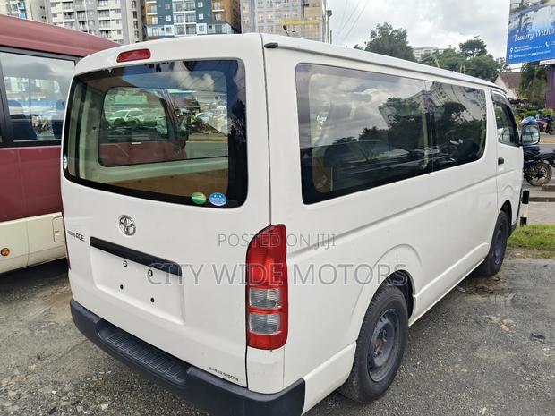 Toyota HiAce 2019 White - thumbnail 9