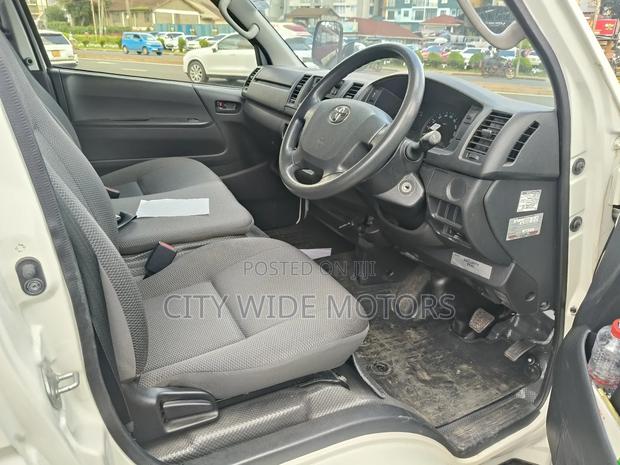 Toyota HiAce 2019 White - thumbnail 8