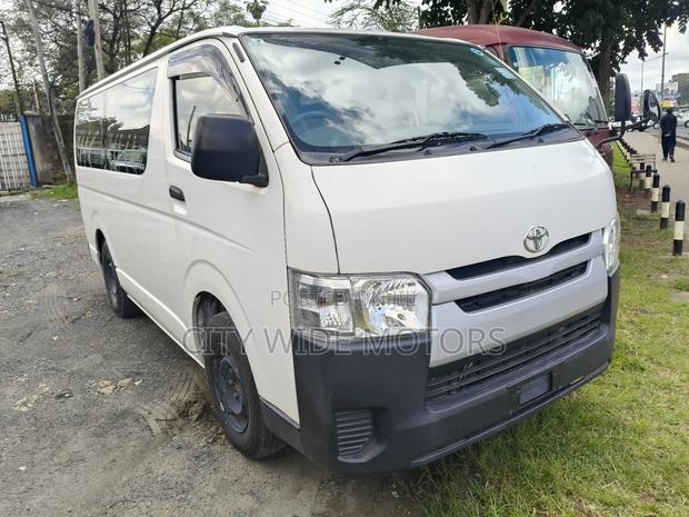 Toyota HiAce 2019 White - thumbnail 3