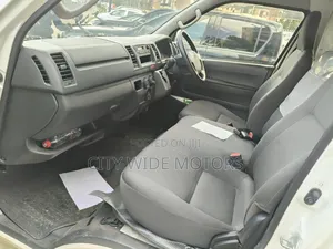 Toyota HiAce 2019 White