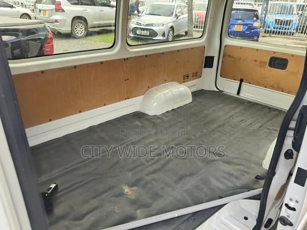 Toyota HiAce 2019 White - thumbnail 7