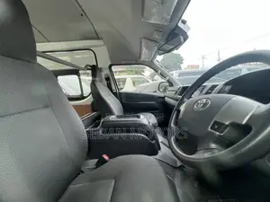 Toyota Grand HiAce 2019 Beige
