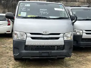 Toyota HiAce 2019 White