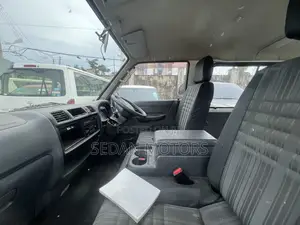Mazda Bongo 2018 Beige