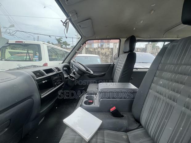 Mazda Bongo 2018 Beige - thumbnail 5