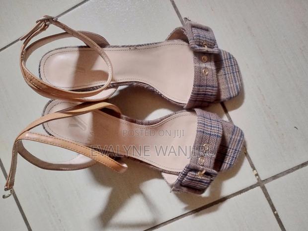 Heel Shoe Size 38 - thumbnail 4