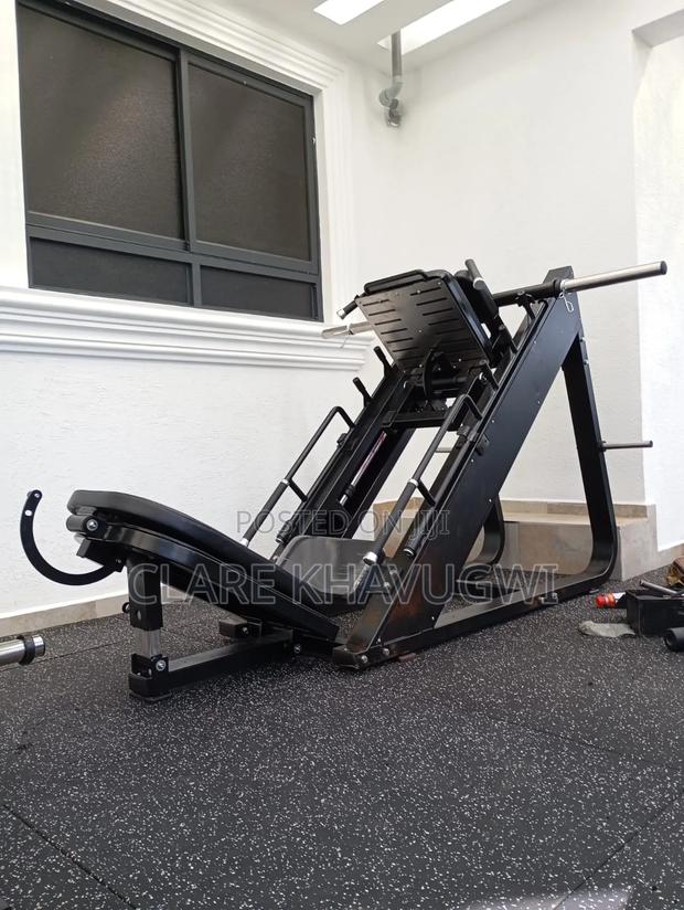 Leg Press With a Hack Squat