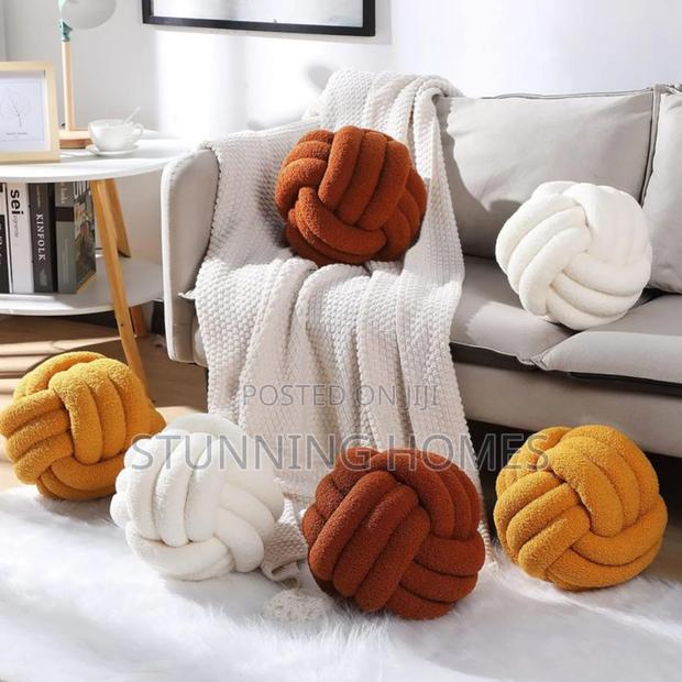 Large Size Luxurious Knot Pillows
